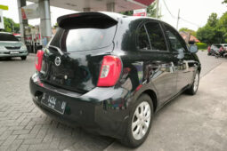 Nissan March penuh